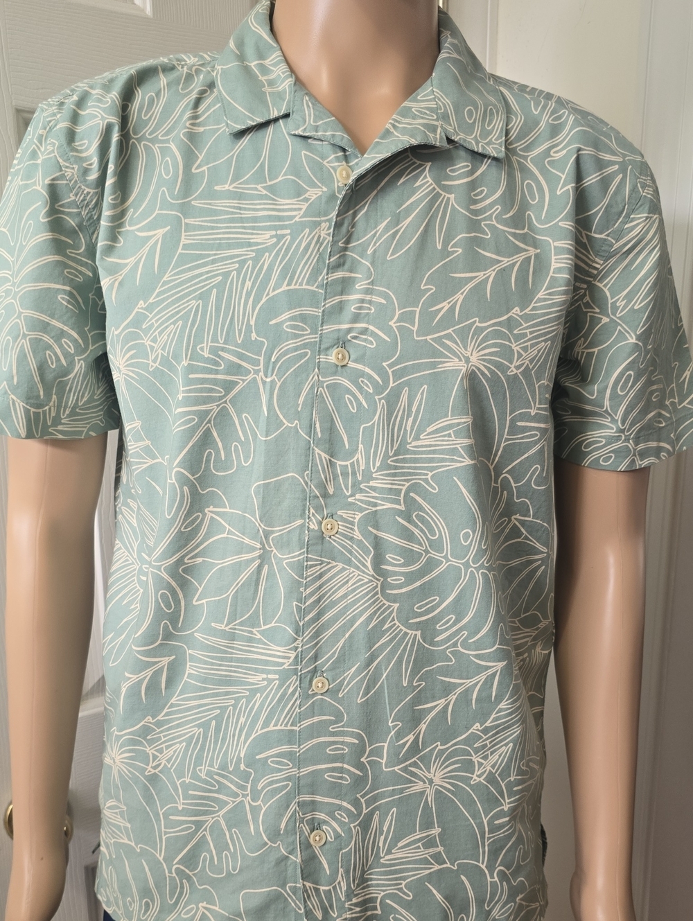 THEREABOUTS BOY'S HUSKY GREEN SHORT SLEEVES FRONT BUTTON TROPICAL SHIRT MEDIUM